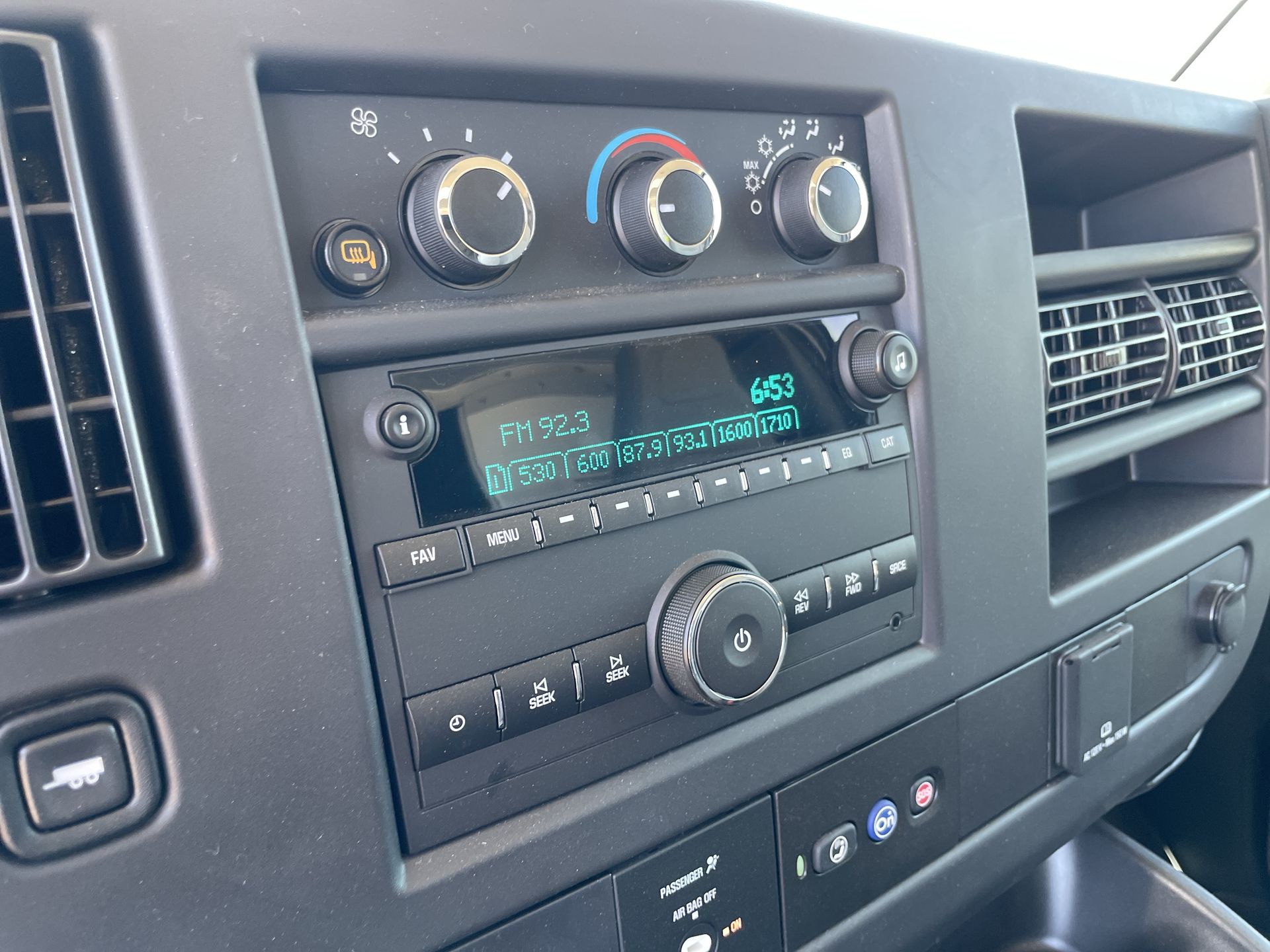 2025 GMC Savana Cutaway 3500 1WT