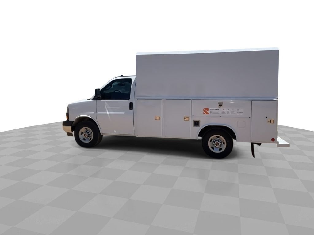 2025 GMC Savana Cutaway 3500 1WT