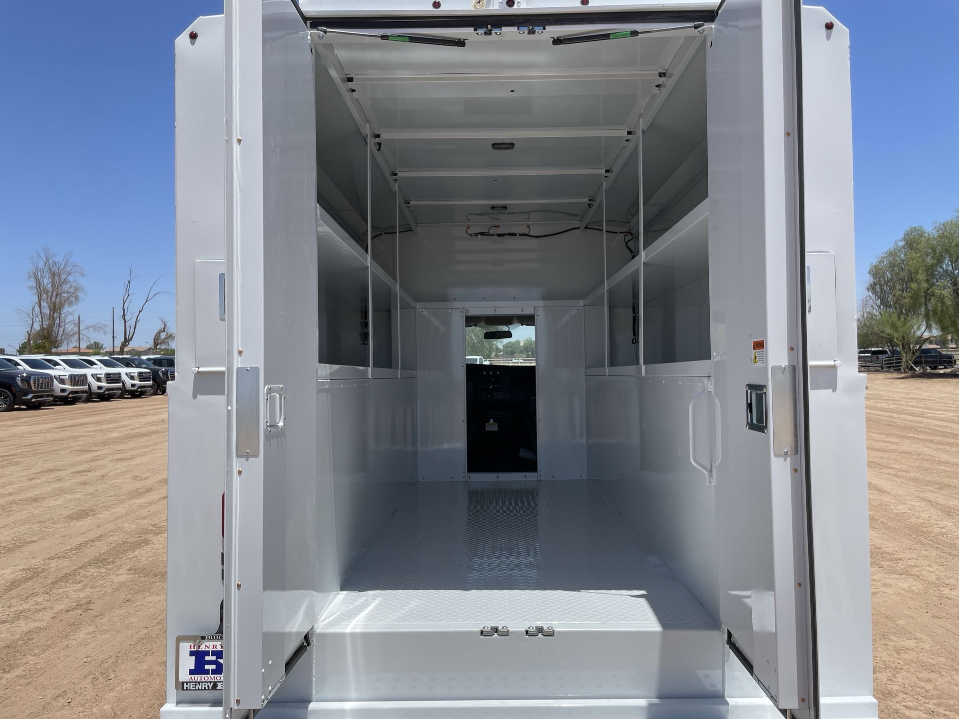 2025 GMC Savana Cutaway 3500 1WT