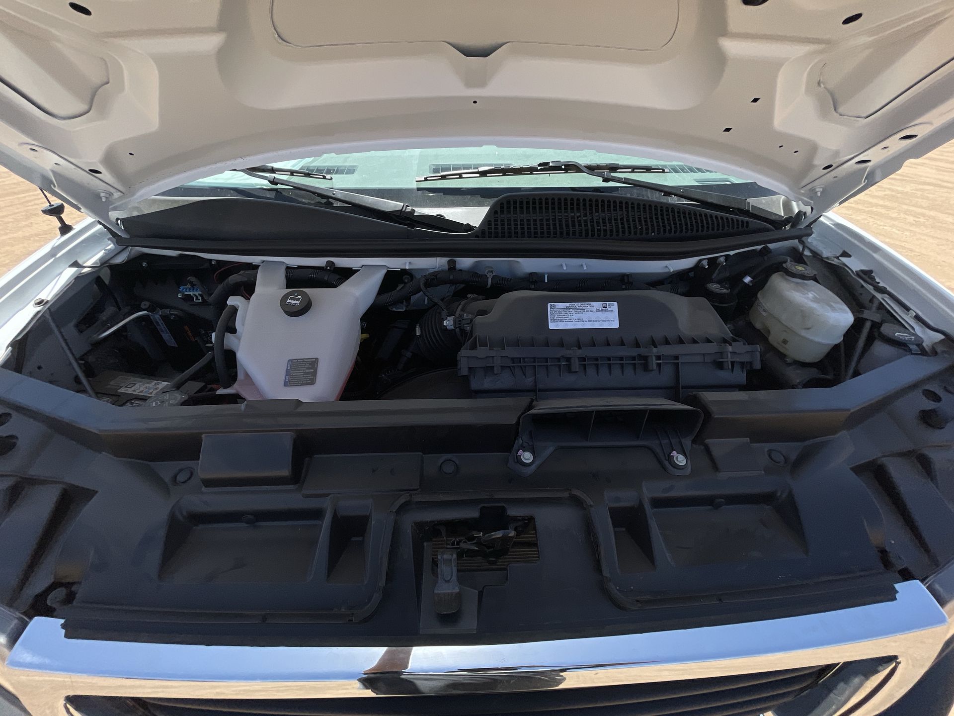 2025 GMC Savana Cutaway 3500 1WT