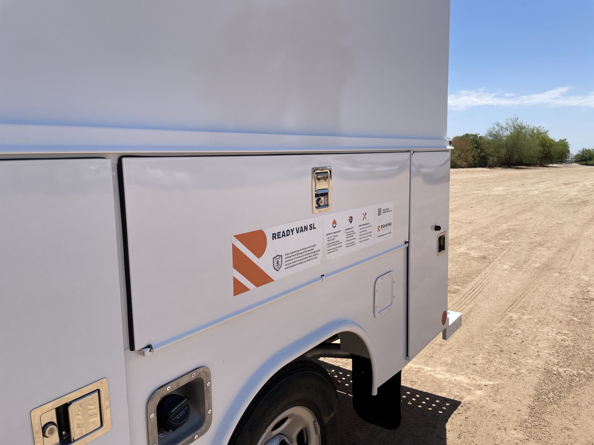 2025 GMC Savana Cutaway 3500 1WT