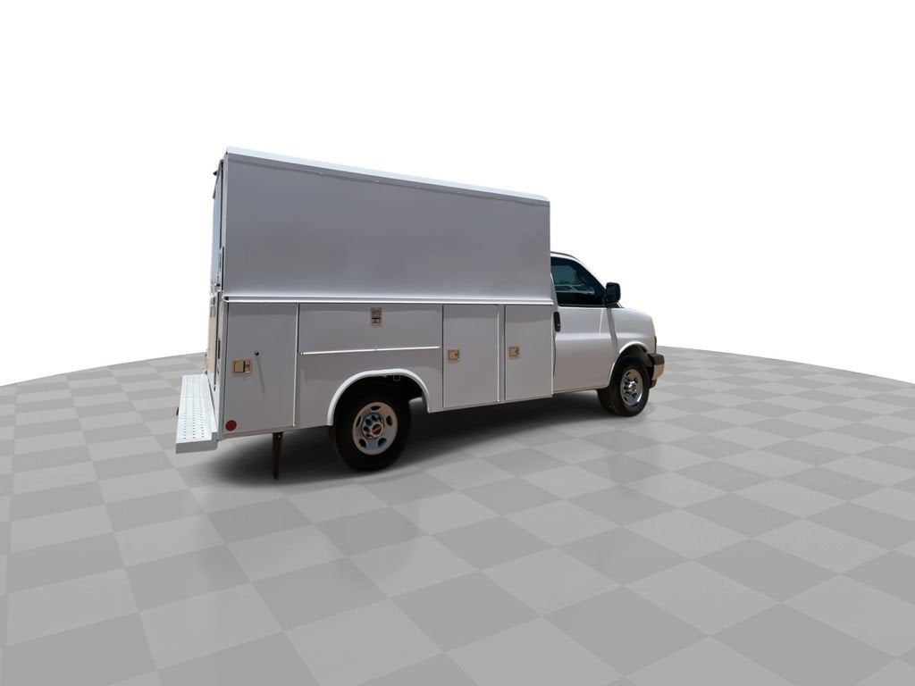 2025 GMC Savana Cutaway 3500 1WT
