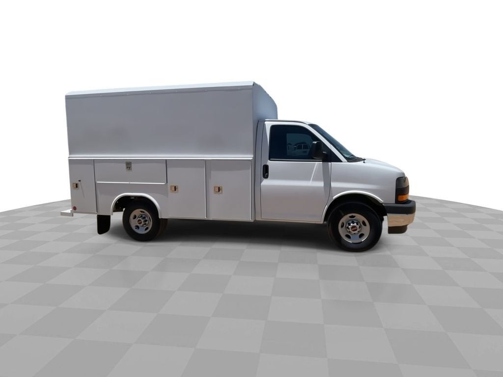 2025 GMC Savana Cutaway 3500 1WT