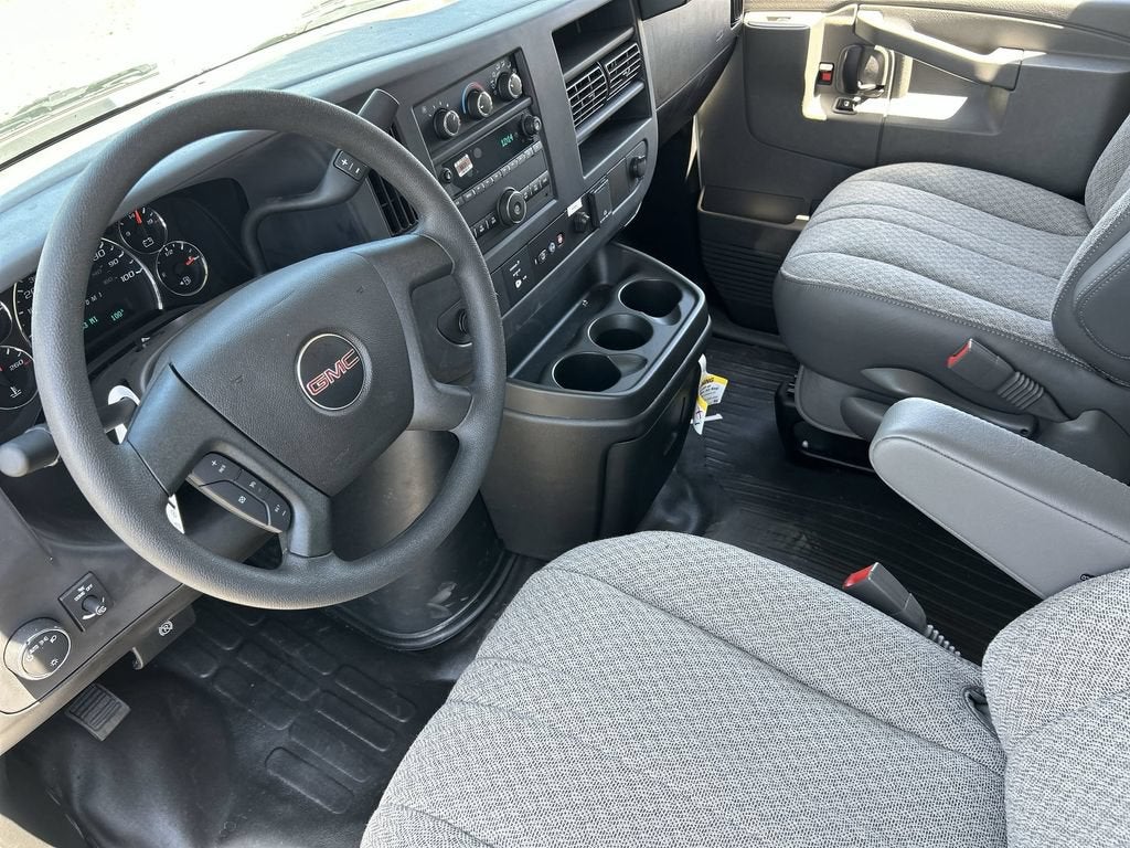 2025 GMC Savana Cutaway 3500 1WT