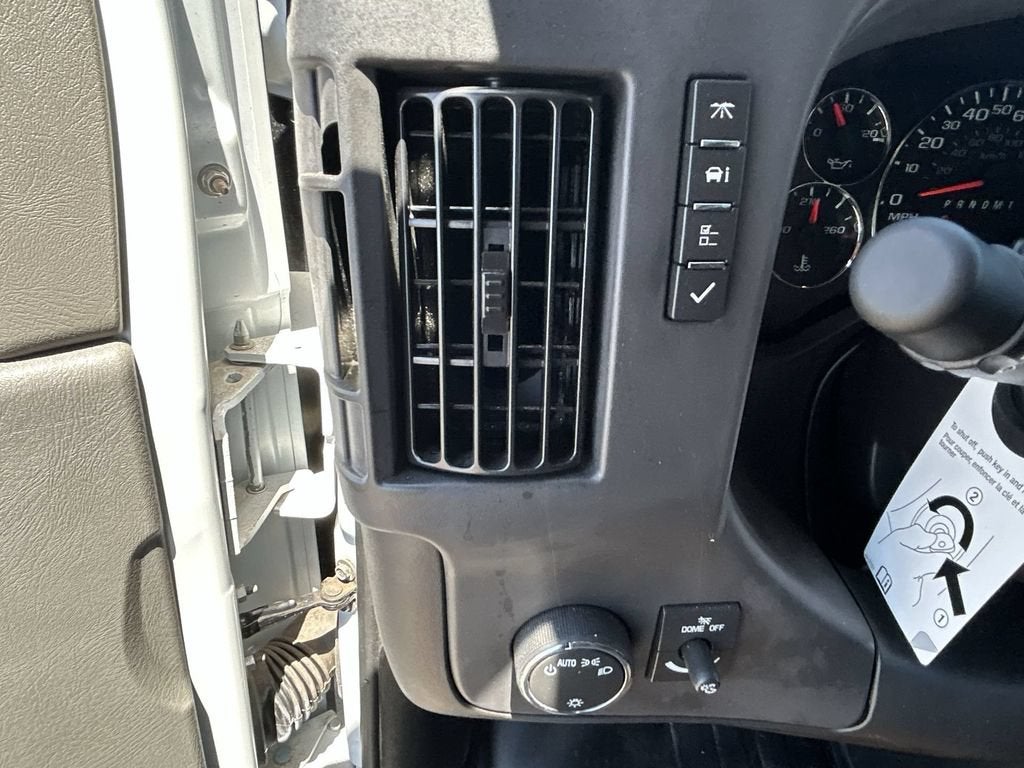 2025 GMC Savana Cutaway 3500 1WT