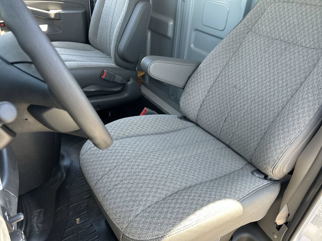 2025 GMC Savana Cutaway 3500 1WT