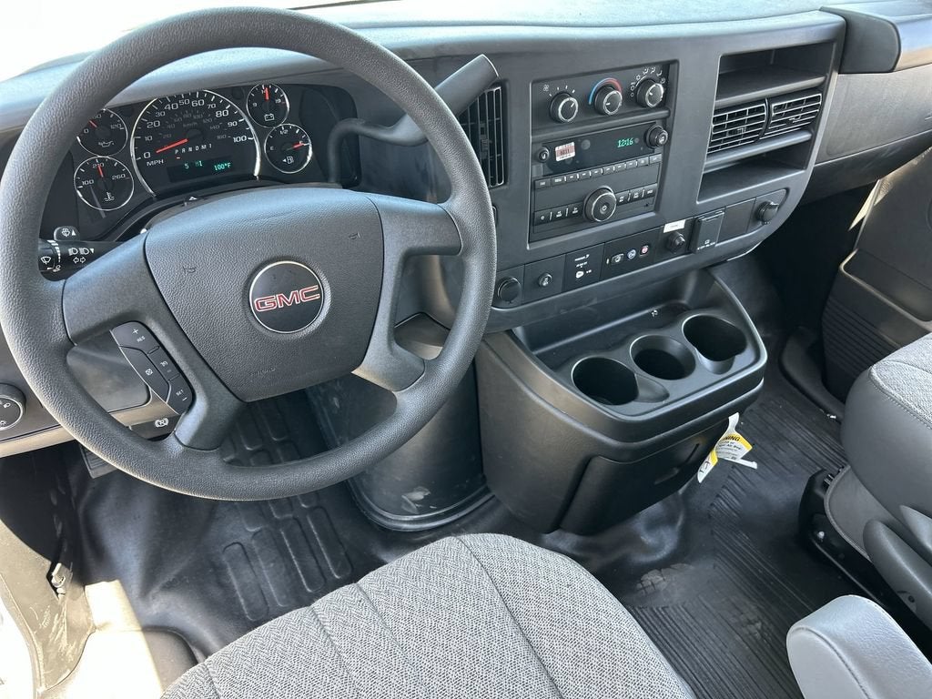 2025 GMC Savana Cutaway 3500 1WT