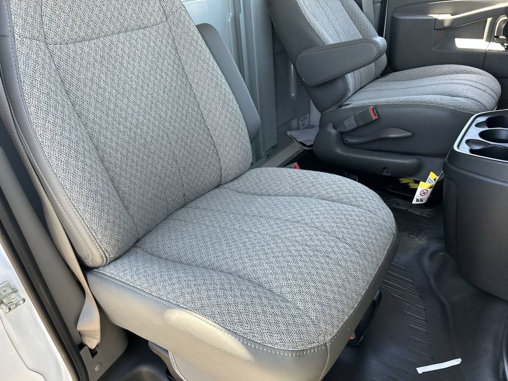 2025 GMC Savana Cutaway 3500 1WT