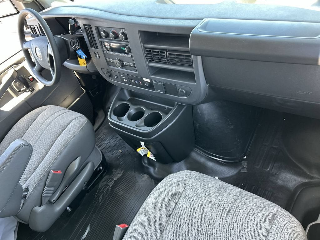 2025 GMC Savana Cutaway 3500 1WT