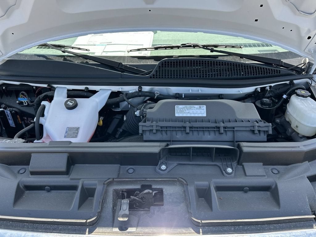 2025 GMC Savana Cutaway 3500 1WT