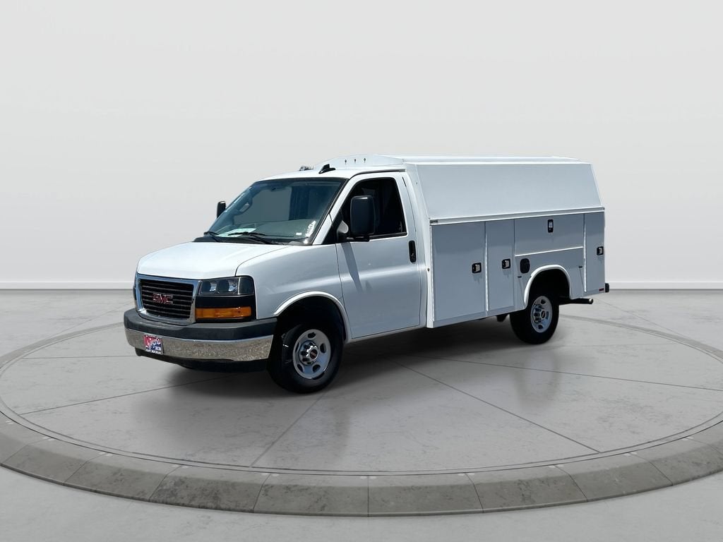2025 GMC Savana Cutaway 3500 1WT