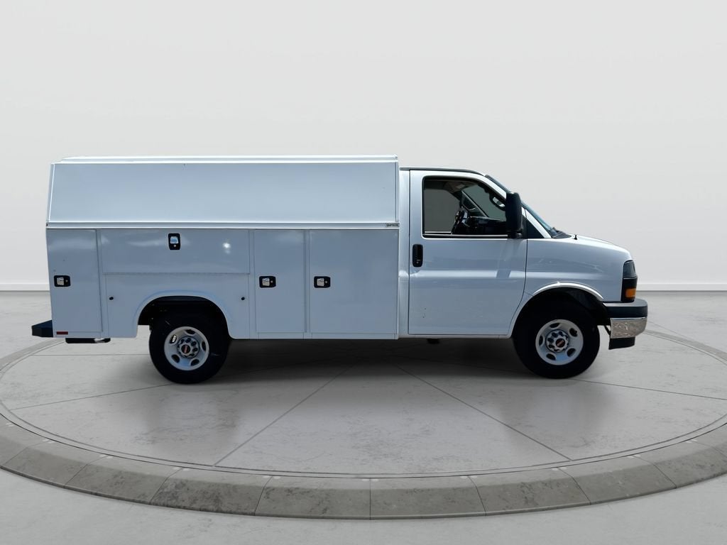 2025 GMC Savana Cutaway 3500 1WT