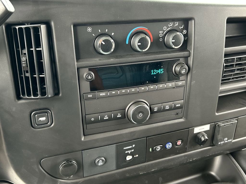 2025 GMC Savana Cutaway 3500 1WT