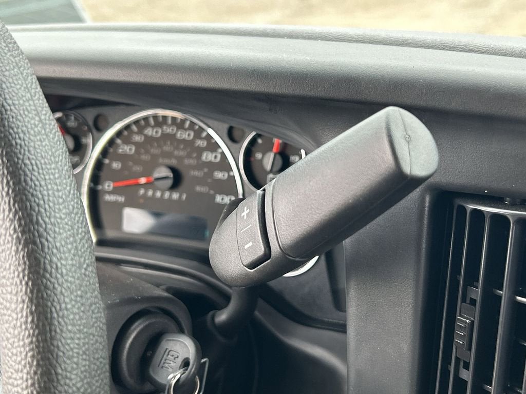 2025 GMC Savana Cutaway 3500 1WT