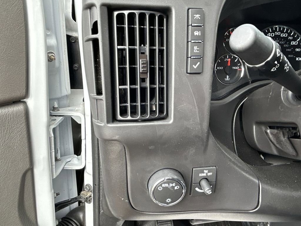 2025 GMC Savana Cutaway 3500 1WT