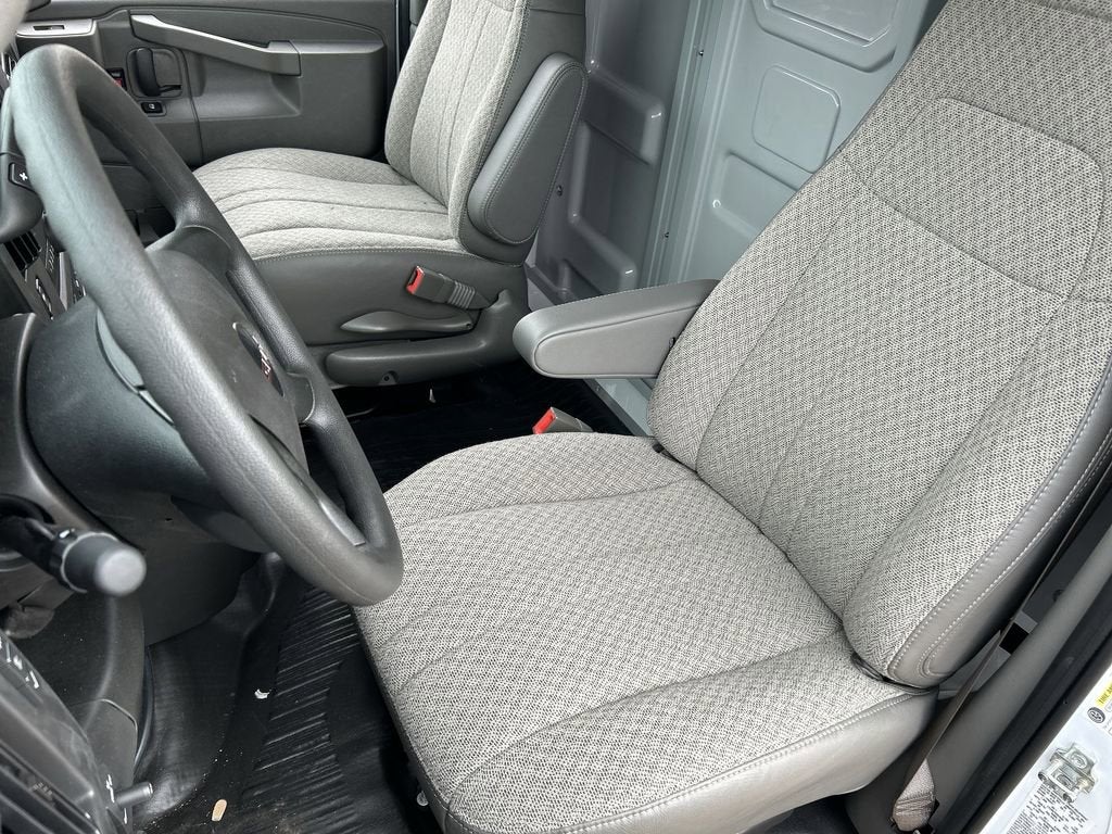 2025 GMC Savana Cutaway 3500 1WT