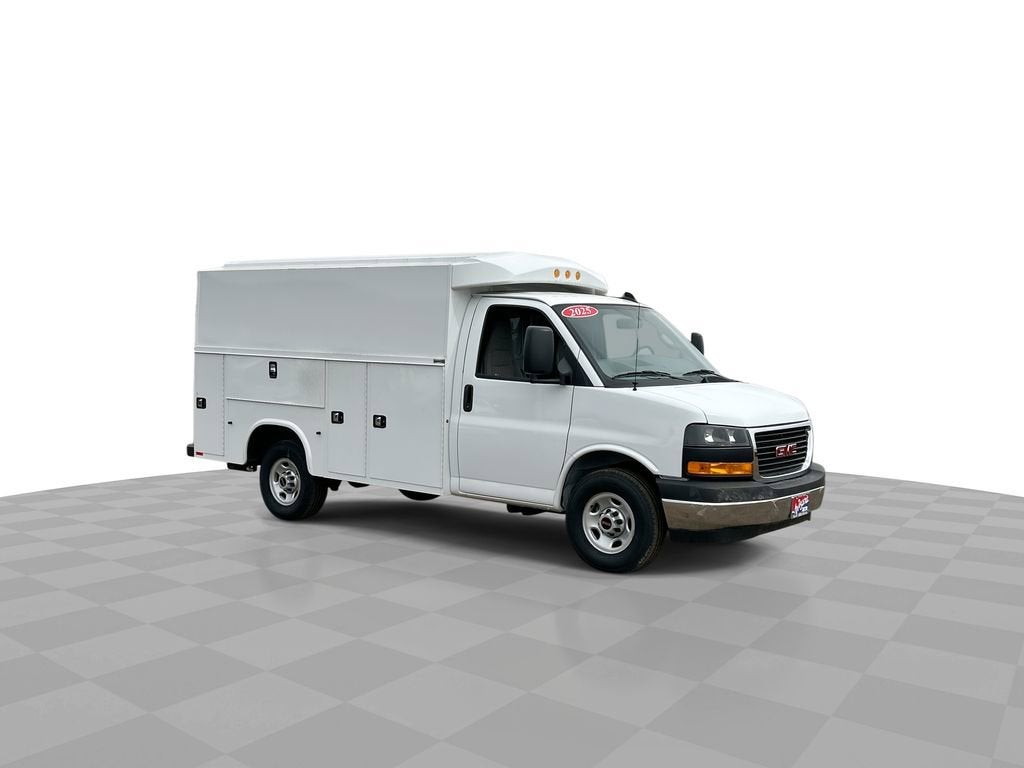 2025 GMC Savana Cutaway 3500 1WT