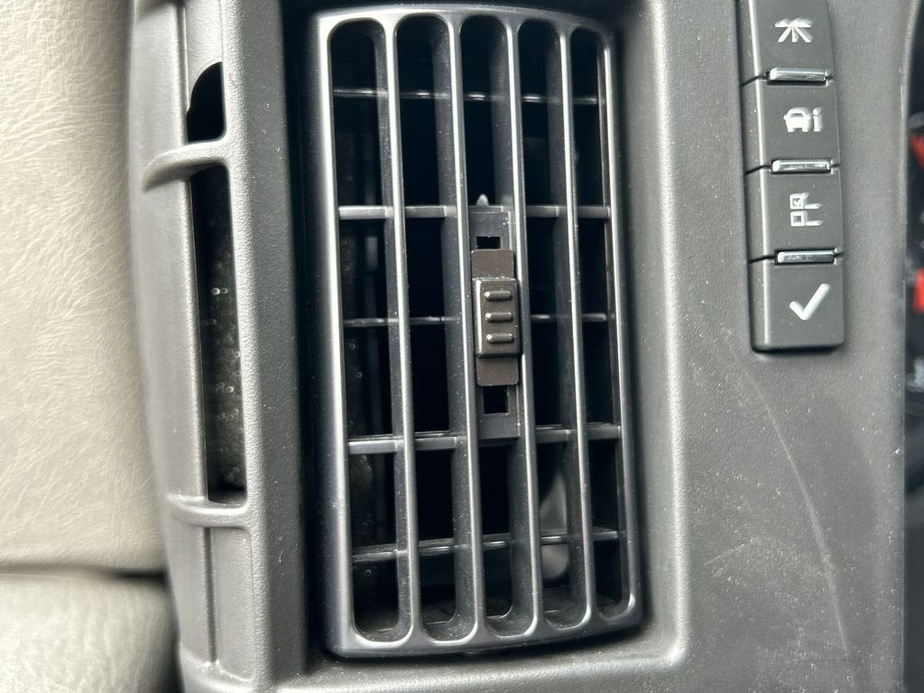 2025 GMC Savana Cutaway 3500 1WT