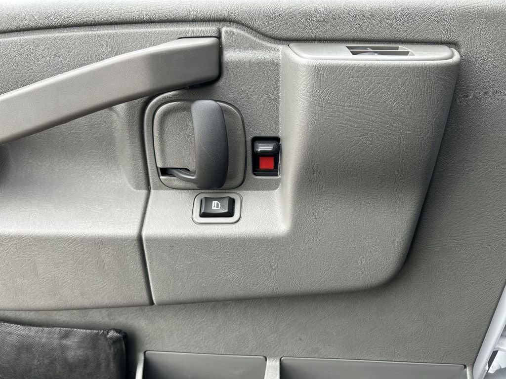 2025 GMC Savana Cutaway 3500 1WT