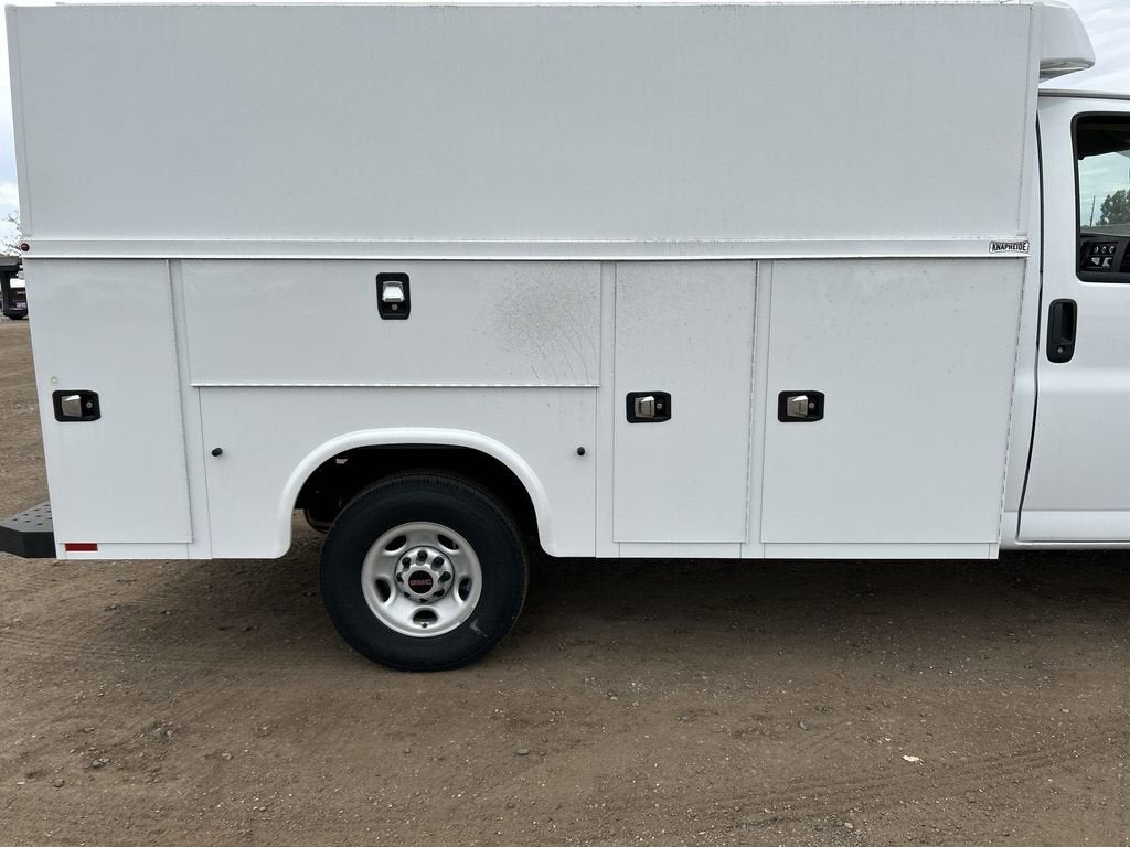 2025 GMC Savana Cutaway 3500 1WT