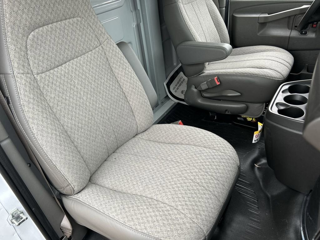 2025 GMC Savana Cutaway 3500 1WT