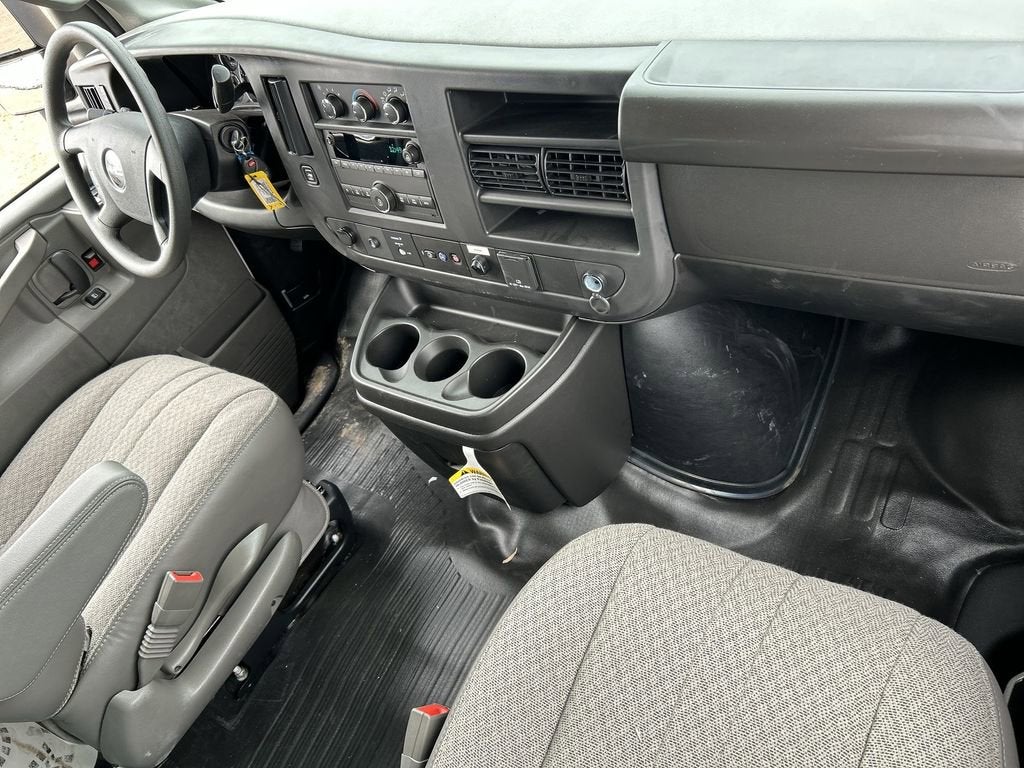 2025 GMC Savana Cutaway 3500 1WT