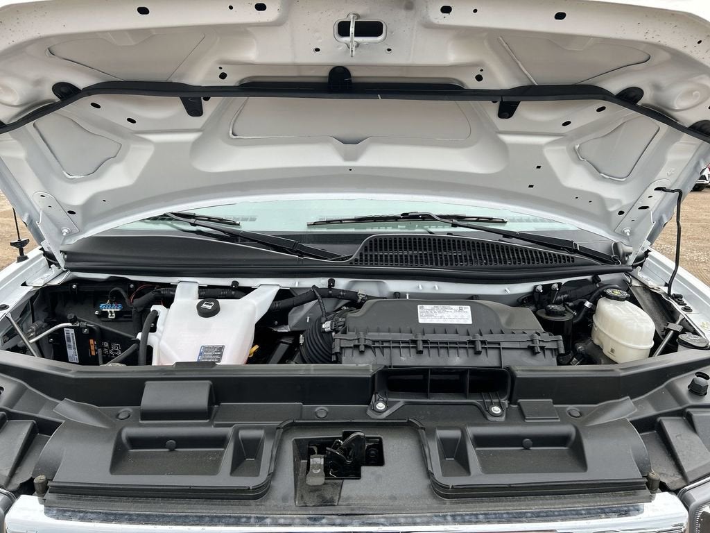 2025 GMC Savana Cutaway 3500 1WT