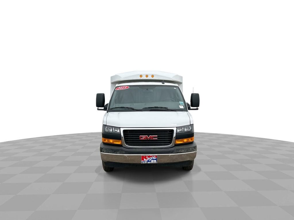 2025 GMC Savana Cutaway 3500 1WT