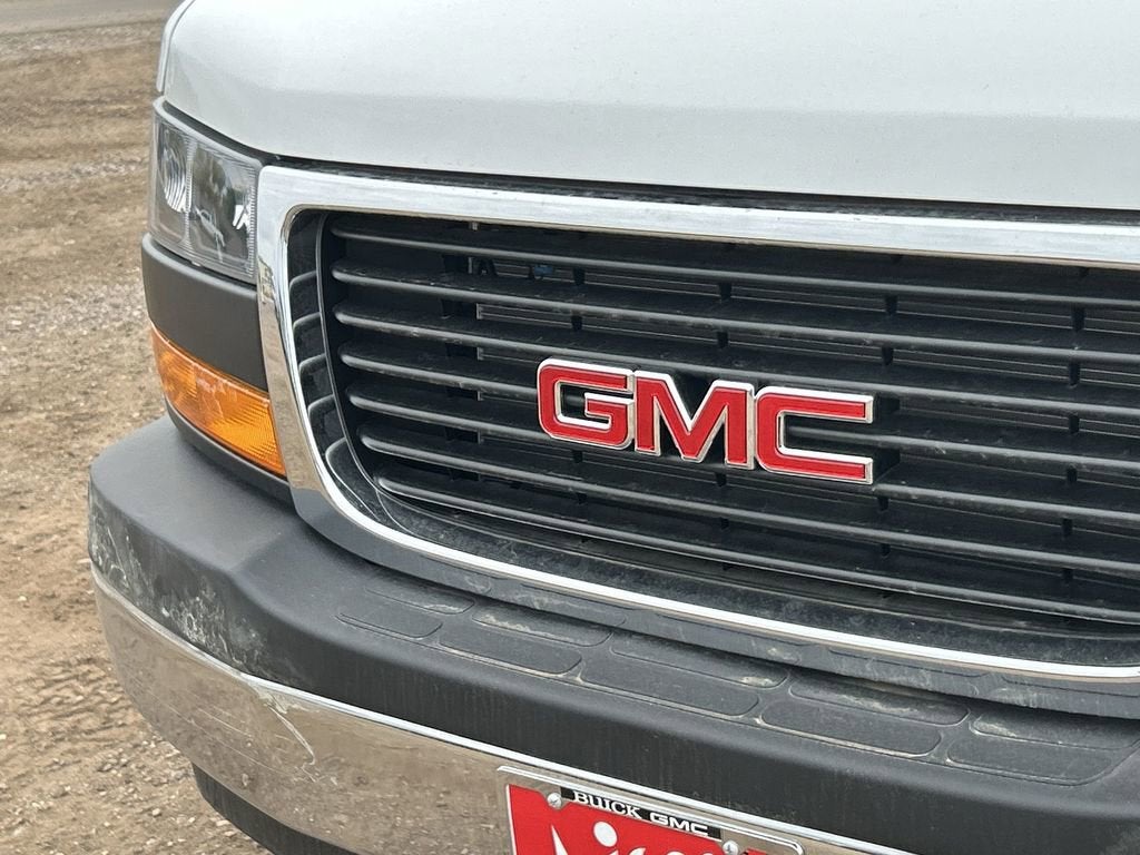 2025 GMC Savana Cutaway 3500 1WT