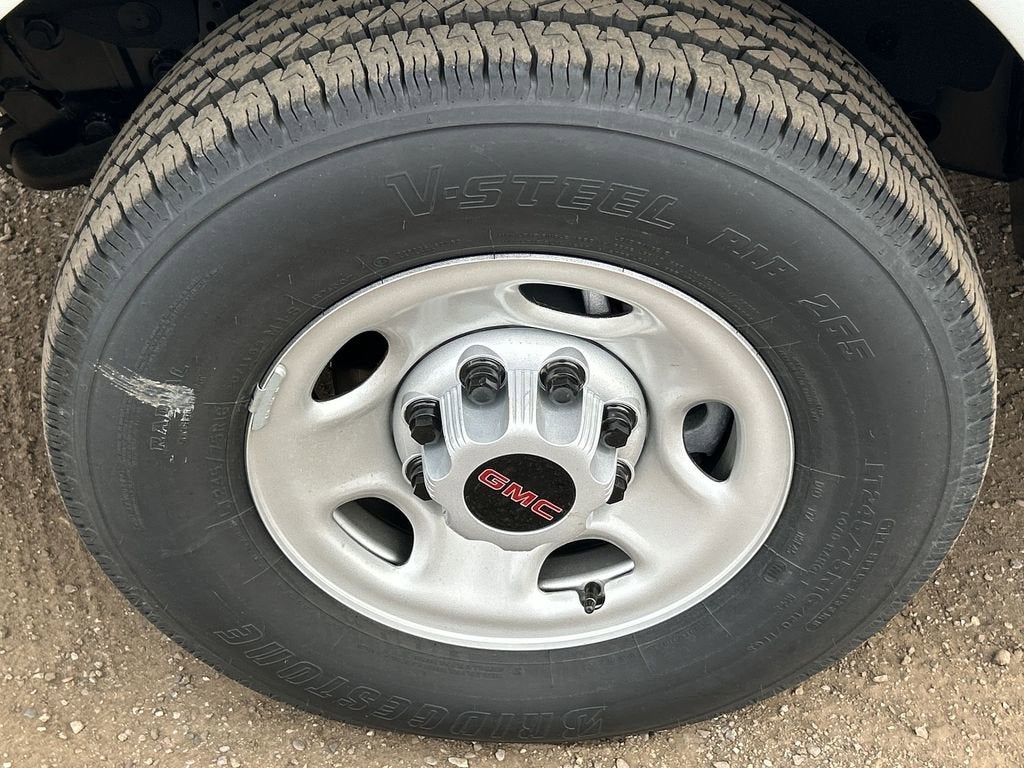 2025 GMC Savana Cutaway 3500 1WT