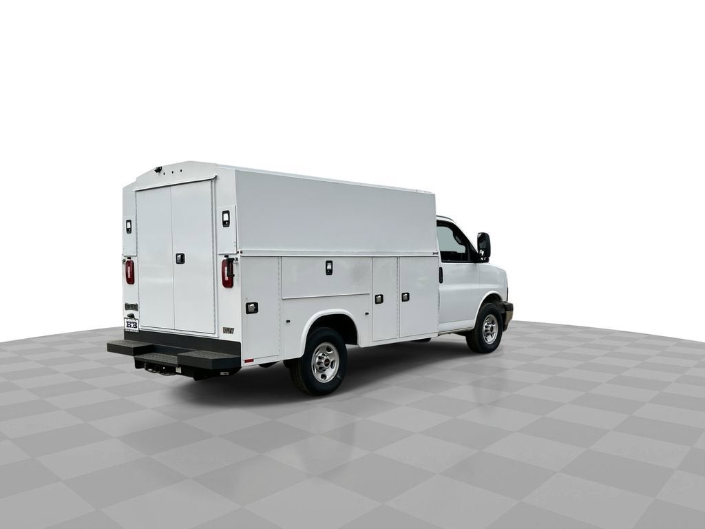 2025 GMC Savana Cutaway 3500 1WT
