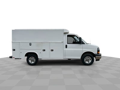 2025 GMC Savana Cutaway 3500 1WT