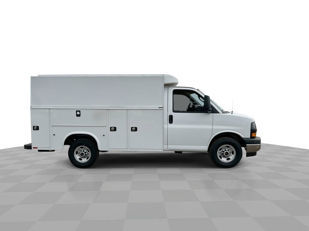2025 GMC Savana Cutaway 3500 1WT