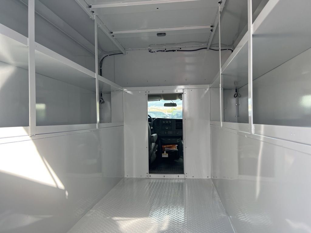 2025 GMC Savana Cutaway 3500 1WT