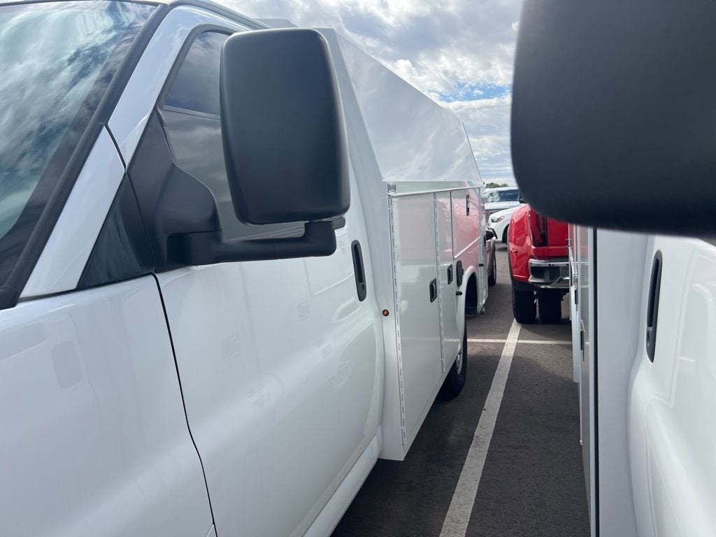 2025 GMC Savana Cutaway 3500 1WT