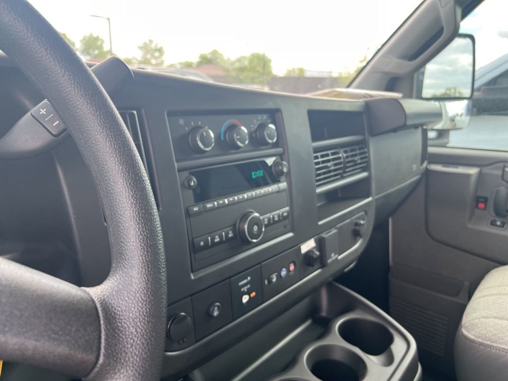 2025 GMC Savana Cutaway 3500 1WT