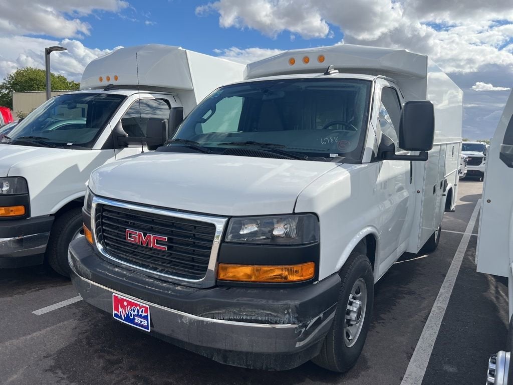 2025 GMC Savana Cutaway 3500 1WT