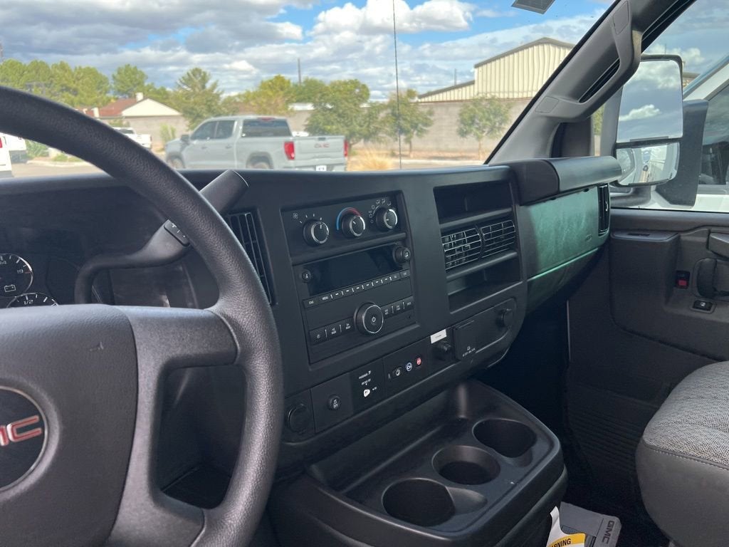 2025 GMC Savana Cutaway 3500 1WT