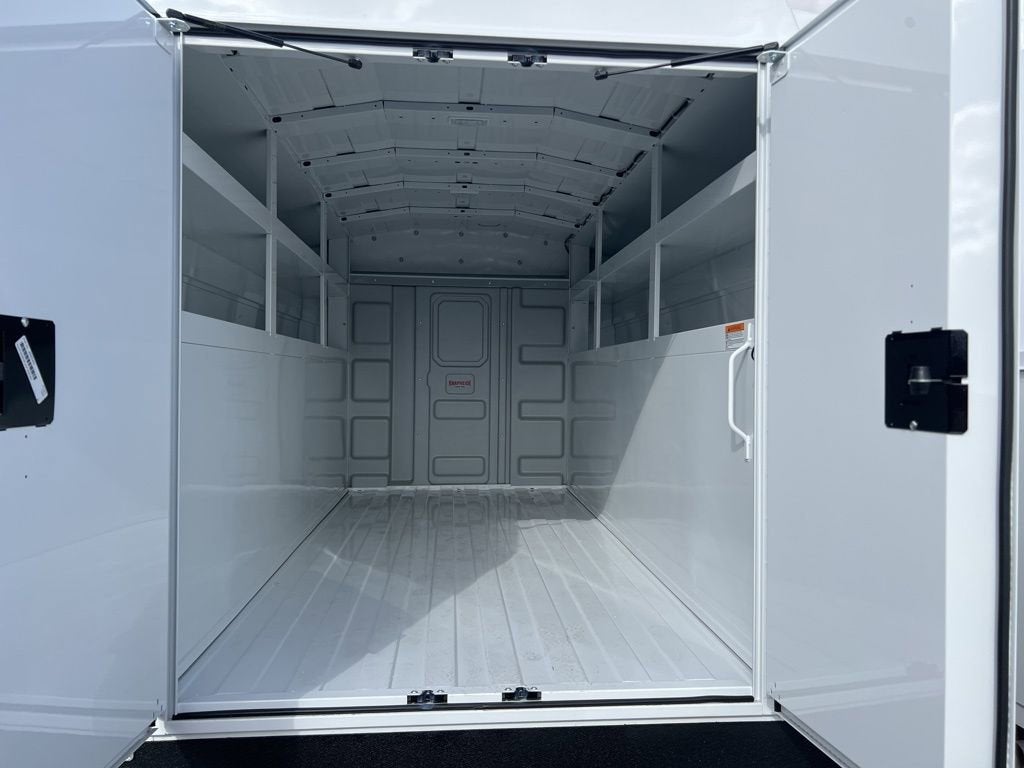 2025 GMC Savana Cutaway 3500 1WT