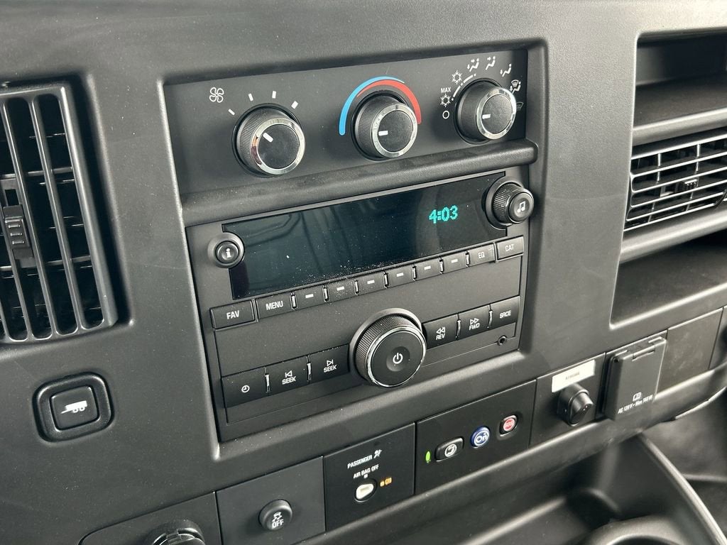 2025 GMC Savana Cutaway 3500 1WT