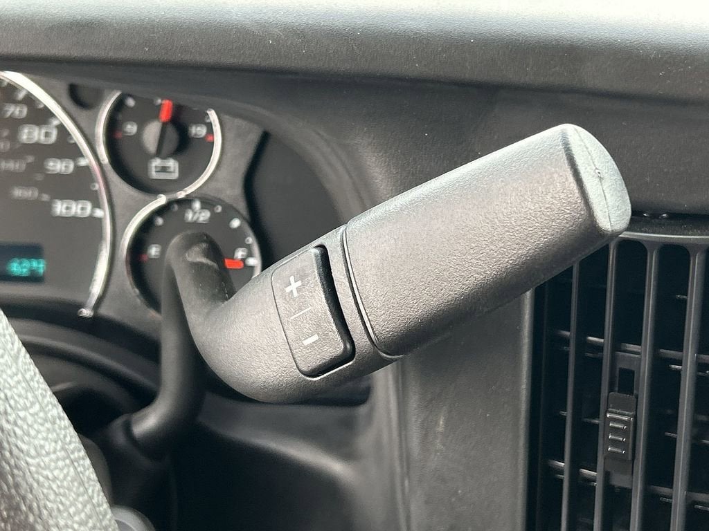 2025 GMC Savana Cutaway 3500 1WT