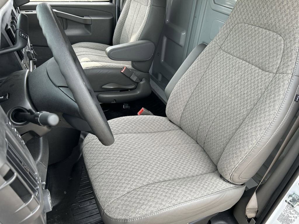 2025 GMC Savana Cutaway 3500 1WT