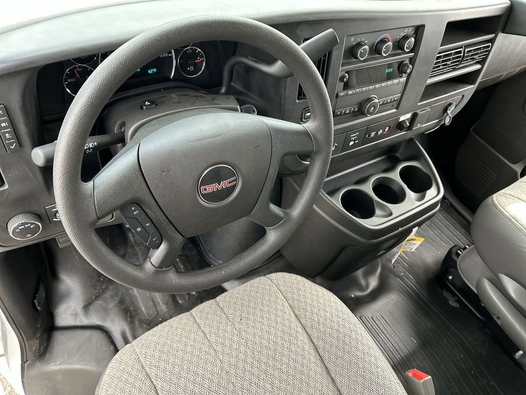 2025 GMC Savana Cutaway 3500 1WT