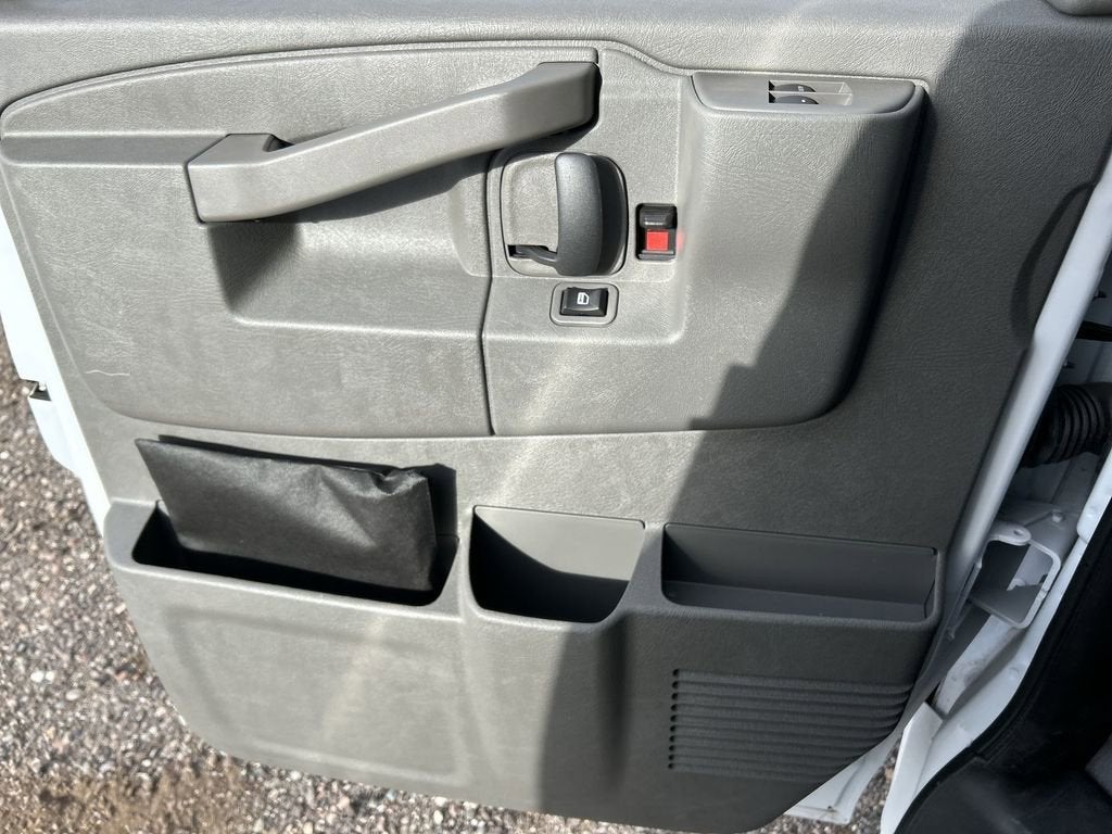 2025 GMC Savana Cutaway 3500 1WT