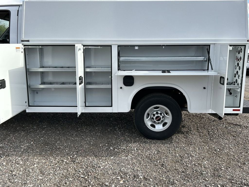 2025 GMC Savana Cutaway 3500 1WT