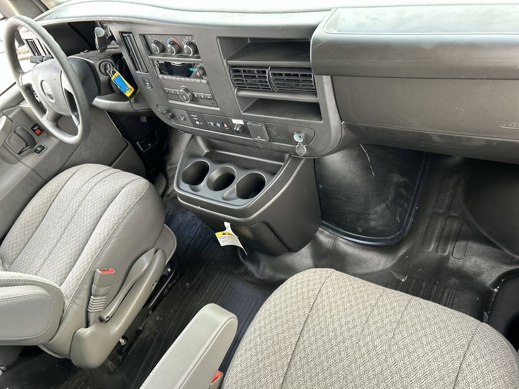 2025 GMC Savana Cutaway 3500 1WT