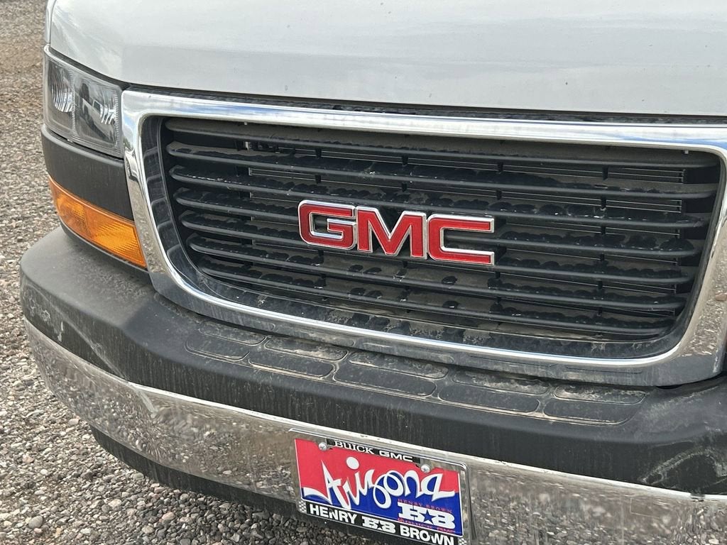 2025 GMC Savana Cutaway 3500 1WT