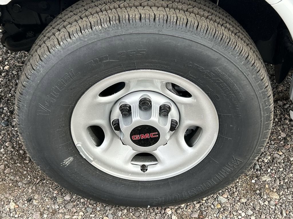 2025 GMC Savana Cutaway 3500 1WT