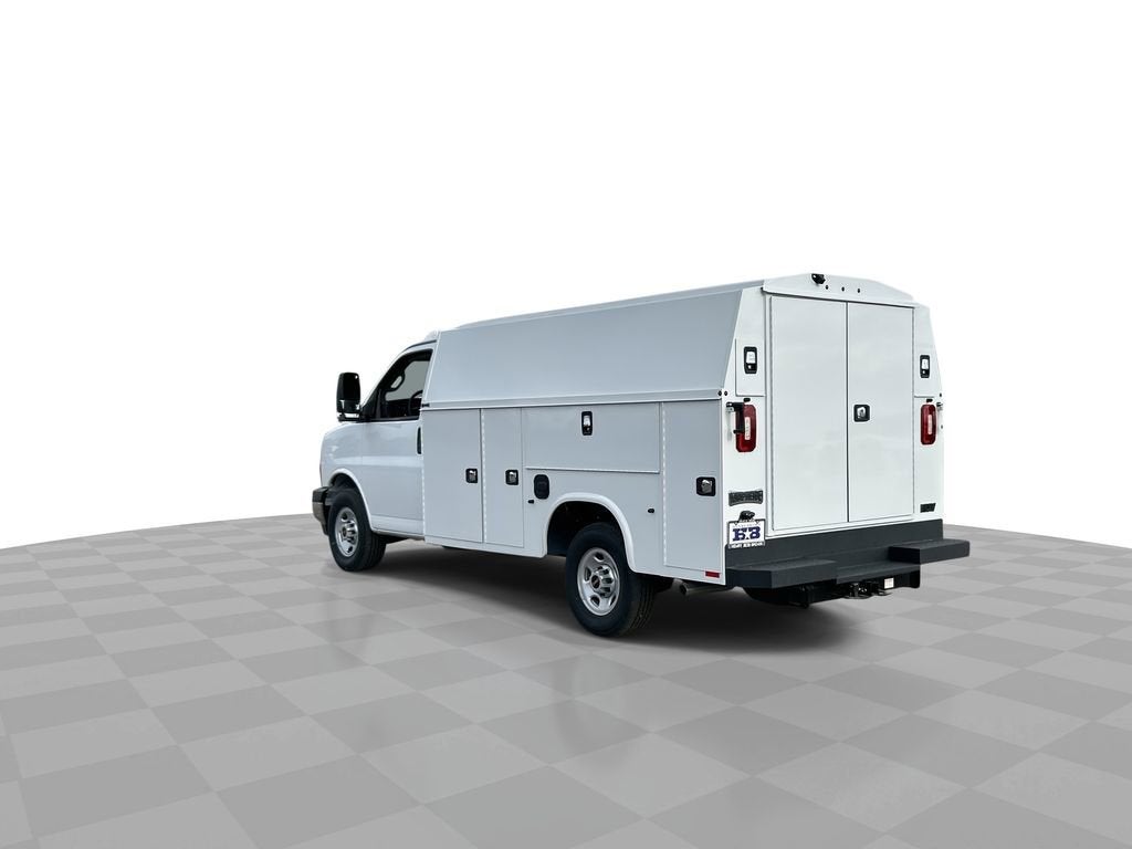 2025 GMC Savana Cutaway 3500 1WT