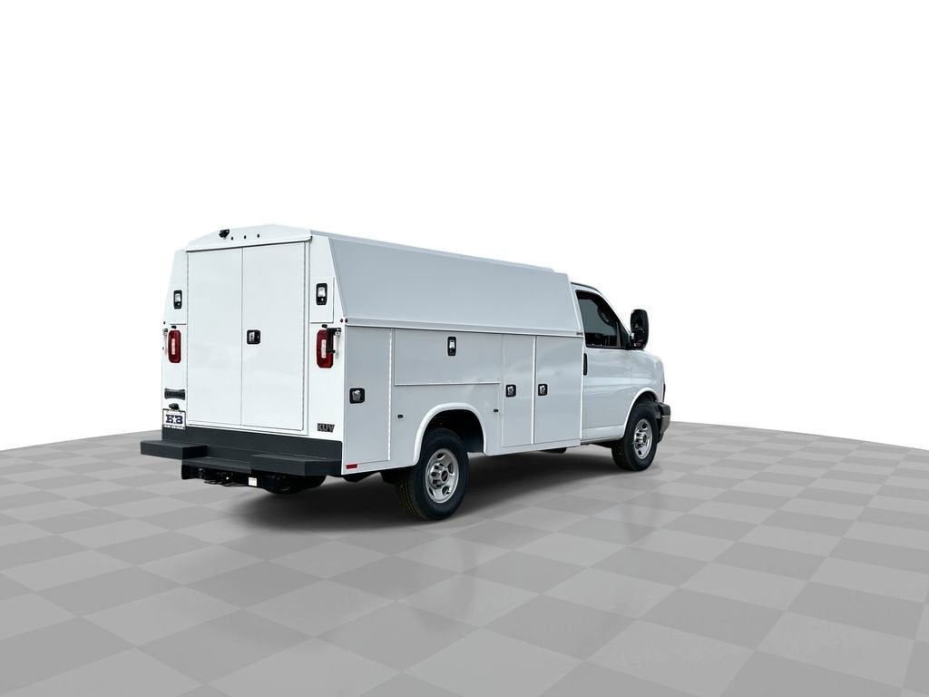 2025 GMC Savana Cutaway 3500 1WT